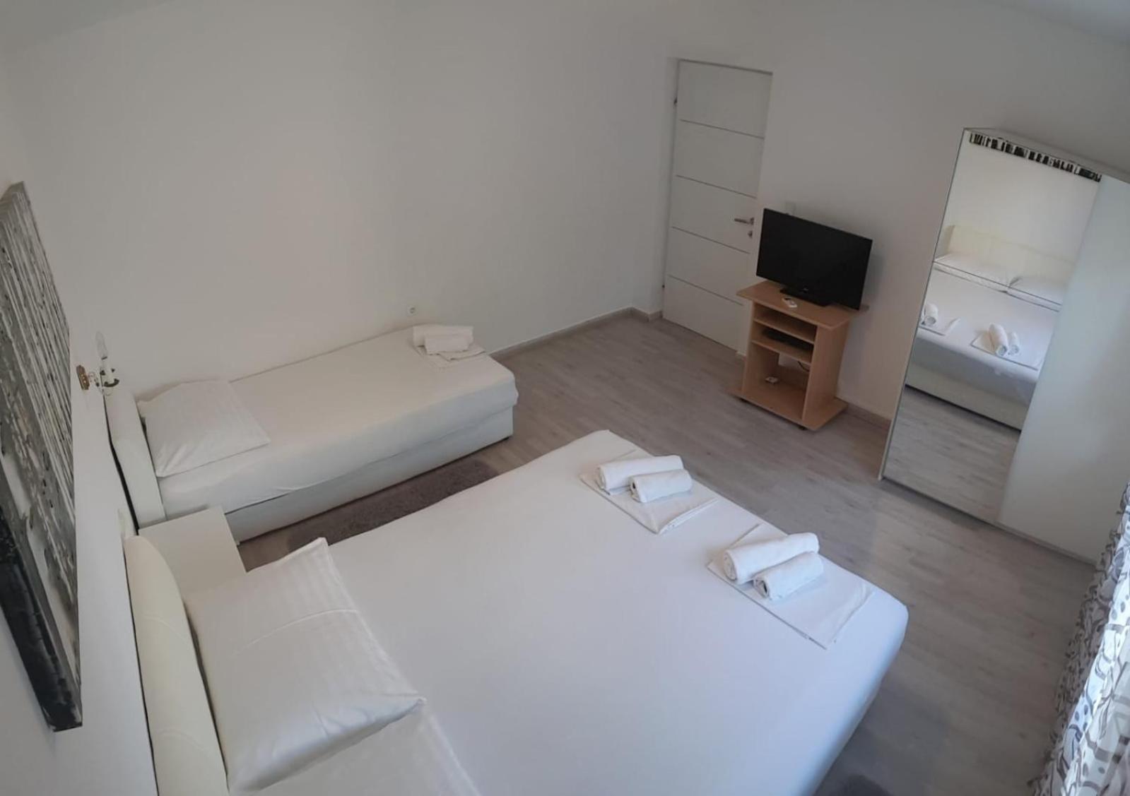Apartmani Jureta Okrug Gornji Buitenkant foto