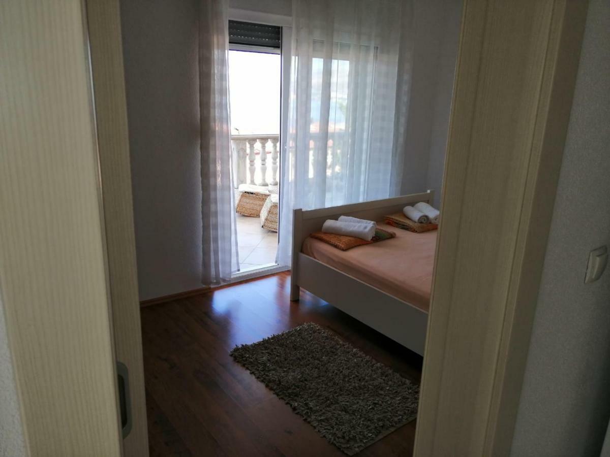 Apartmani Jureta Okrug Gornji Buitenkant foto